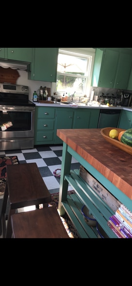 Building Photo - 24 Dibiase St