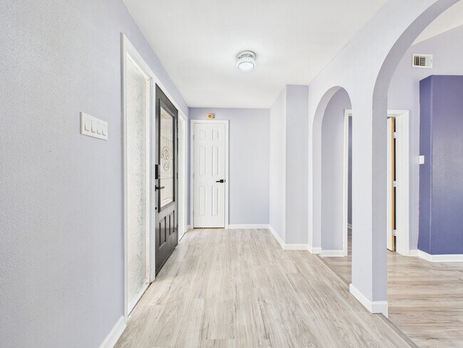 Building Photo - 10915 Sagedowne Ln