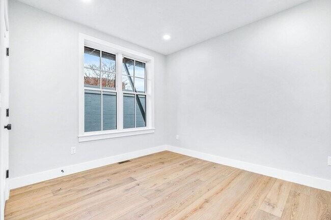 Building Photo - 300 Somerville Ave