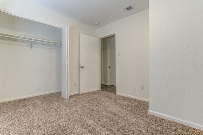 Building Photo - 5706 Gloucester Ln