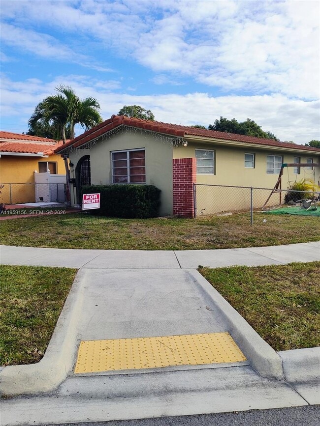 Building Photo - 525 SW 56th Ave