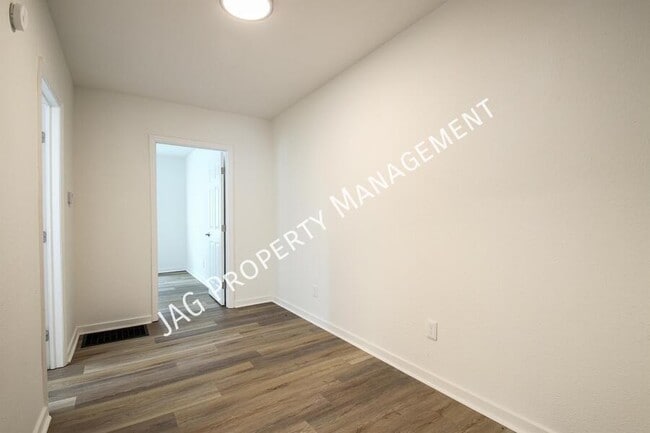 Building Photo - 2892 College St