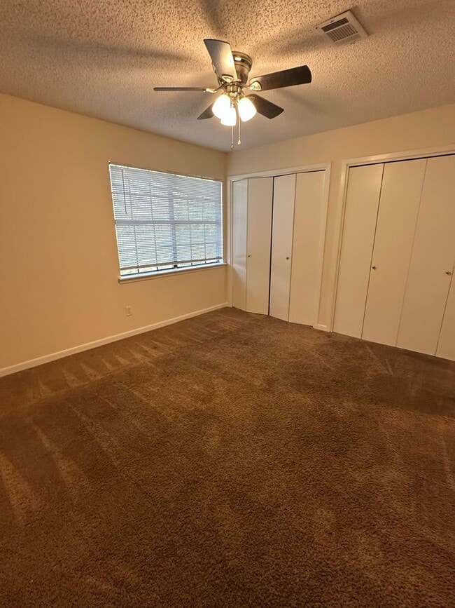 Building Photo - 2 Bed Townhouse in Central Pensacola