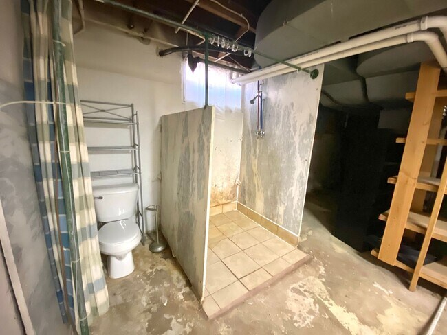 Building Photo - 4 Bedroom House Across the Street from NDS...