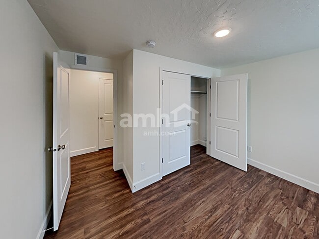 Building Photo - 6570 Old Forest Dr