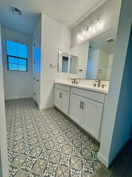 Building Photo - 4561 S Element