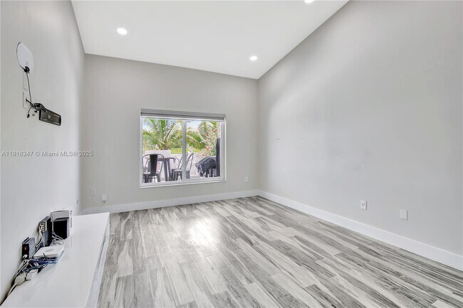 Building Photo - 13440 SW 17th Ct