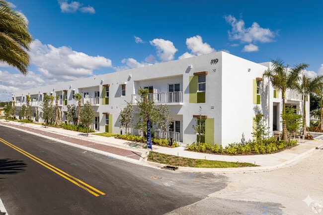 Building Photo - Hallandale City Center