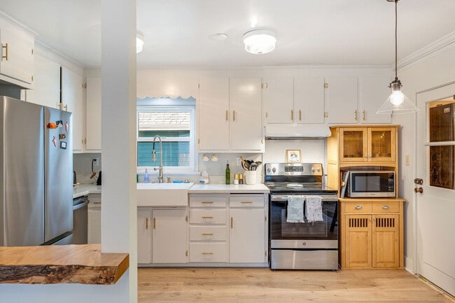 Building Photo - 4459 Brygger Dr W