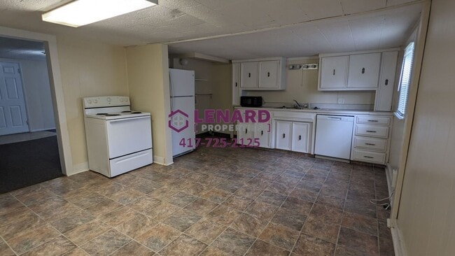 Building Photo - 2 Bedroom, 1 Bathroom Home!