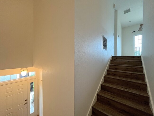 Building Photo - 6410 S Goldenrod Rd