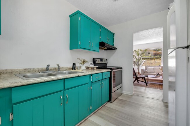 Building Photo - 3421 Sunnyside Dr