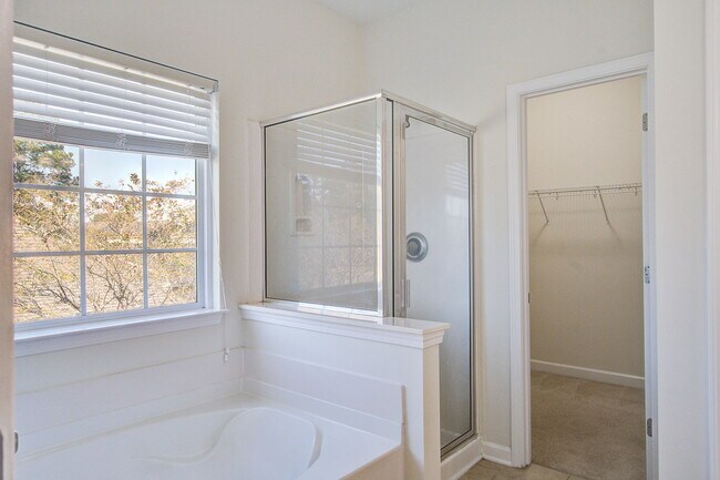 Building Photo - 156 Red Leaf Blvd