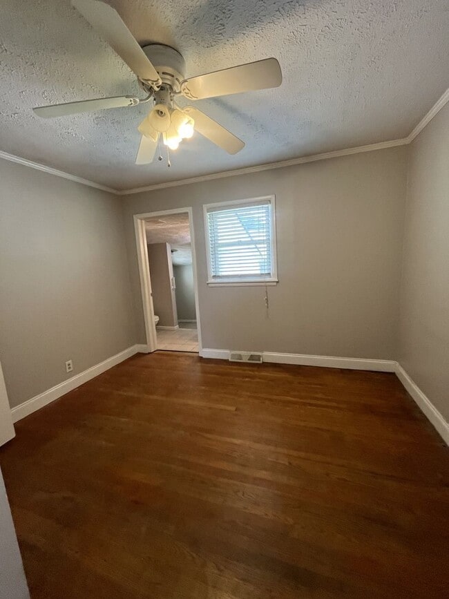 Building Photo - 2001 Elmwood St