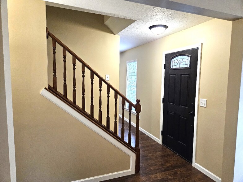 Building Photo - 10279 Rosewood Ct