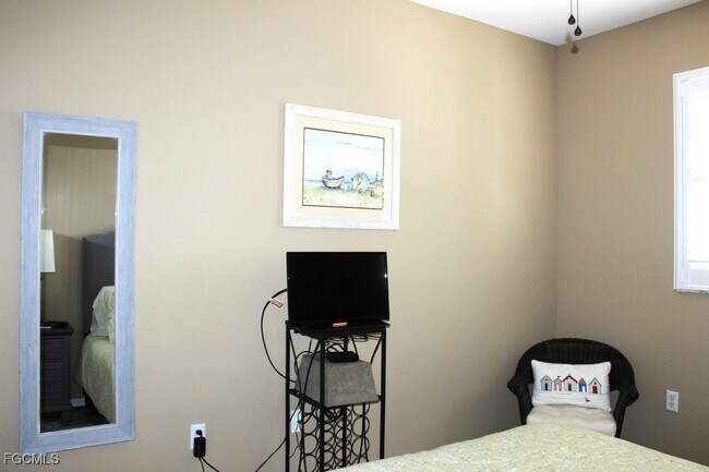 Building Photo - 16685 Lake Cir Dr