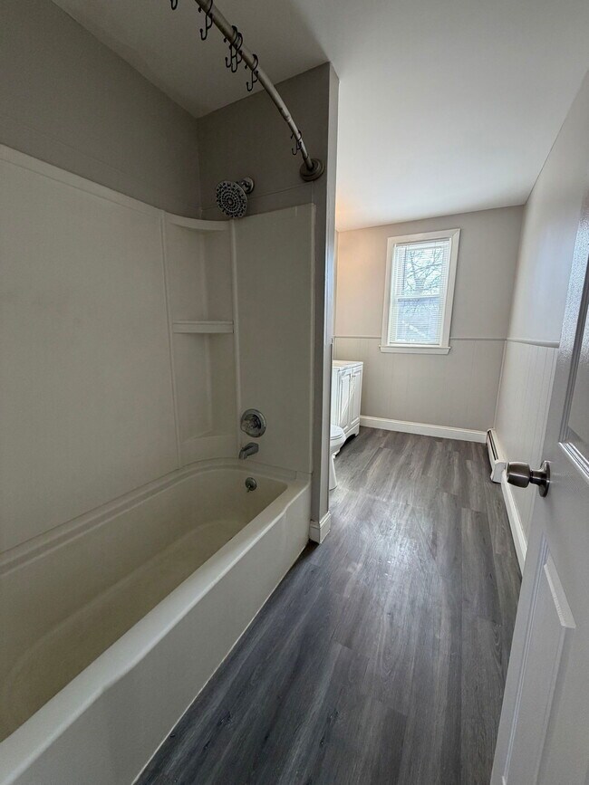 Building Photo - 682 Beech St