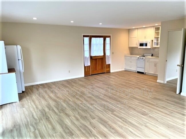 Building Photo - 25383 Flanders Dr