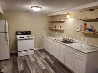Building Photo - 1804 Southlawn Dr