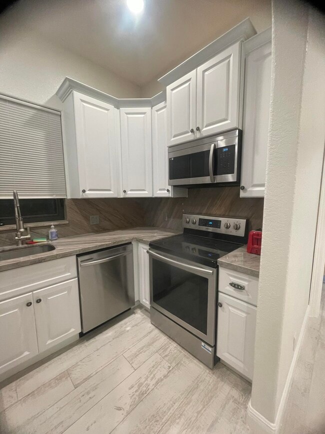 Building Photo - 8691 Man O War Rd