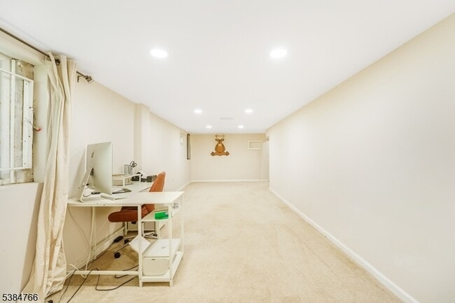 Building Photo - 425 Brook Ct