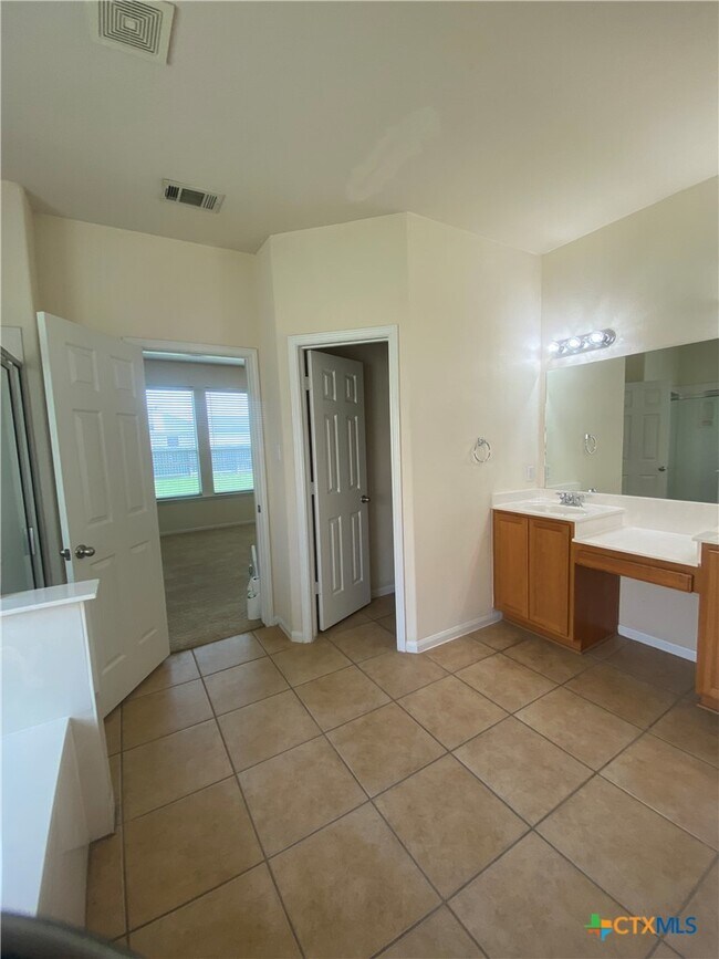 Building Photo - 6111 Graphite Dr