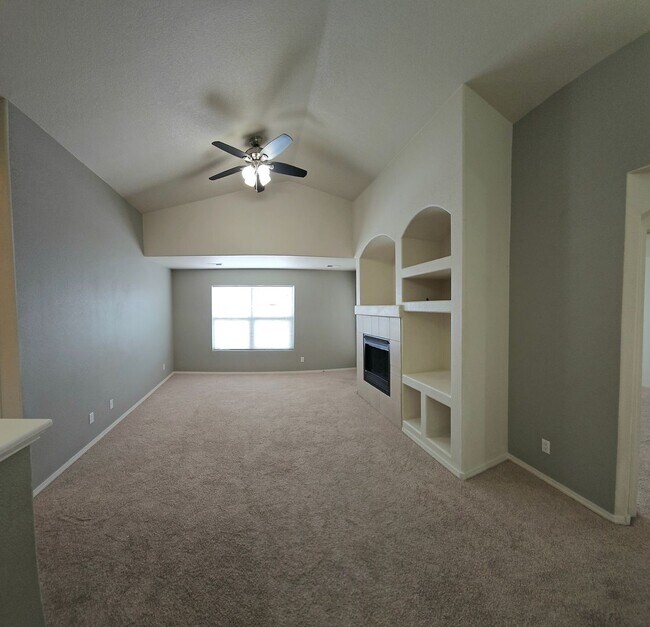 Building Photo - Gated Community available NOW!