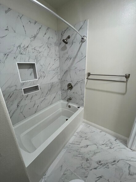 master bathroom 2 - 2960 Champion Way