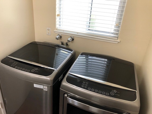 Washer + Dryer Included - 1033 Regent St