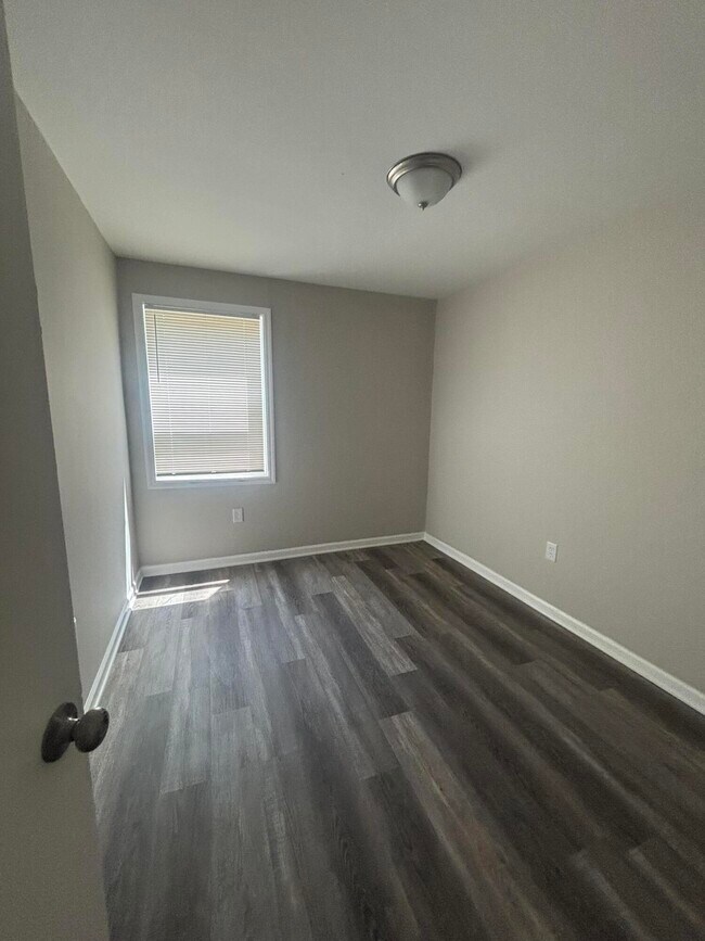Building Photo - 1160 Aldrich St NE