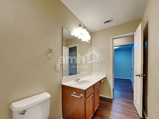 Building Photo - 210 Dartmouth Dr