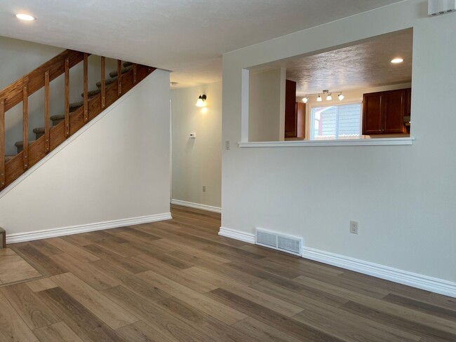 Building Photo - Updated 3BD/2.5BA Westminster Home