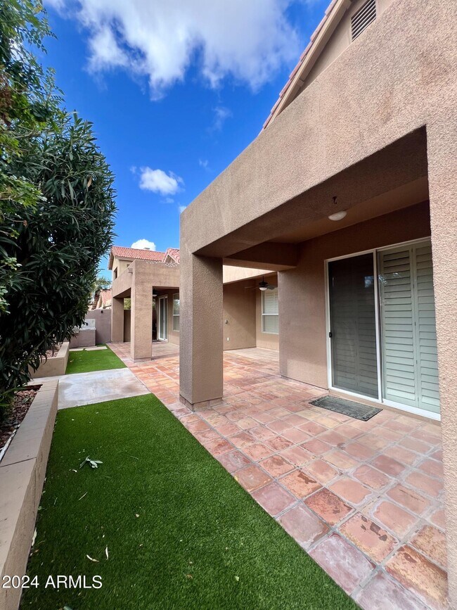 Building Photo - 7387 E Camino Del Monte