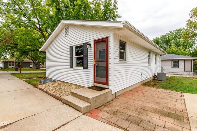 Building Photo - 321 Rockwell Ave