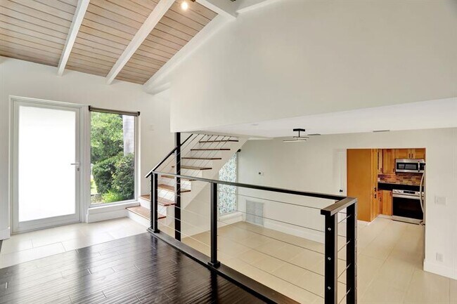 Building Photo - 2616 NE 26th Terrace