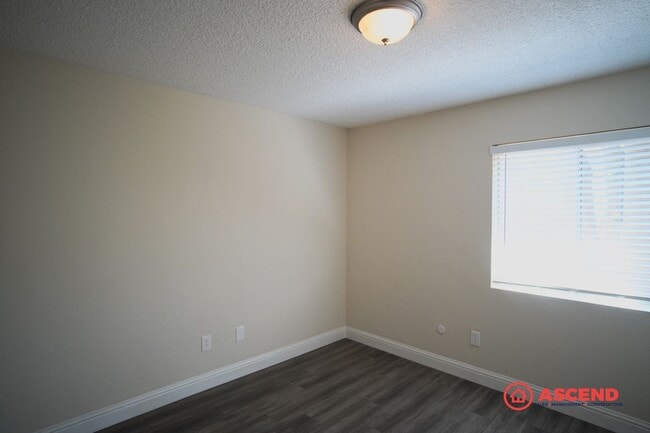 Building Photo - Phenomenal Home Located In Gated Community!