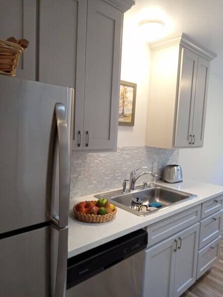 Building Photo - 9500 Center St