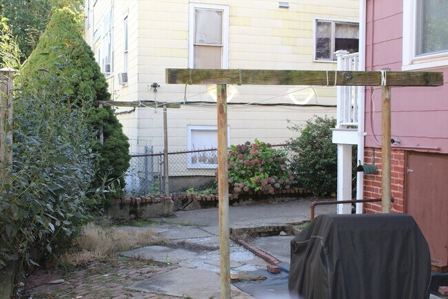 Building Photo - 51 School St