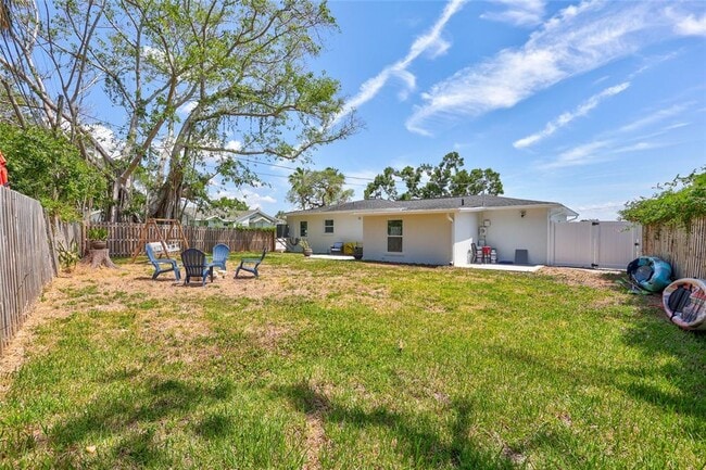 Building Photo - 4321 Sunrise Dr S