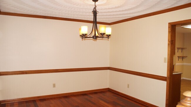 Building Photo - 1221 Clearwater Ln
