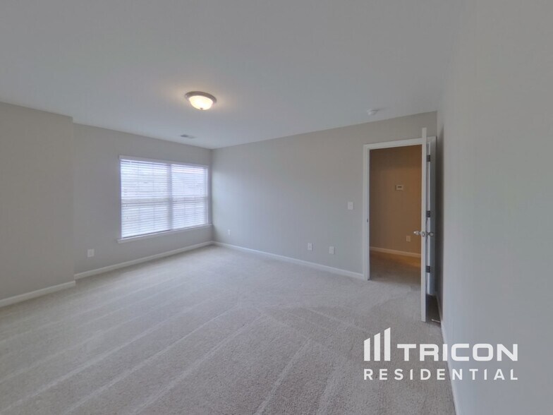 Building Photo - 417 Saddleback Trl
