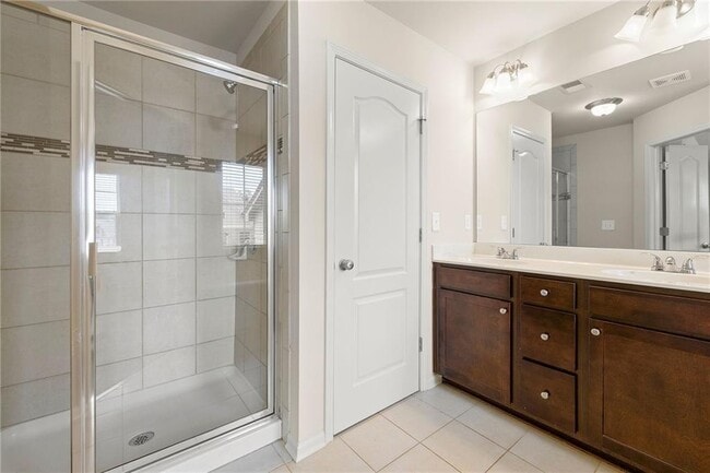 Building Photo - 2462 Whiteoak Run