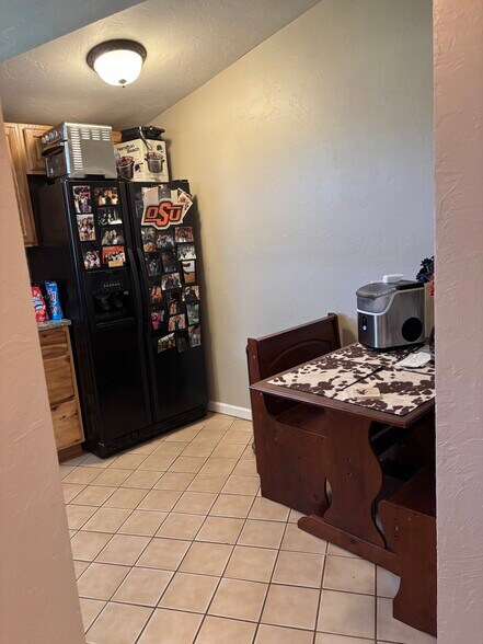 Kitchen equipped with stove, refrigerator, table, granite counter top, garbage disposal. - 5202 E McElroy Rd