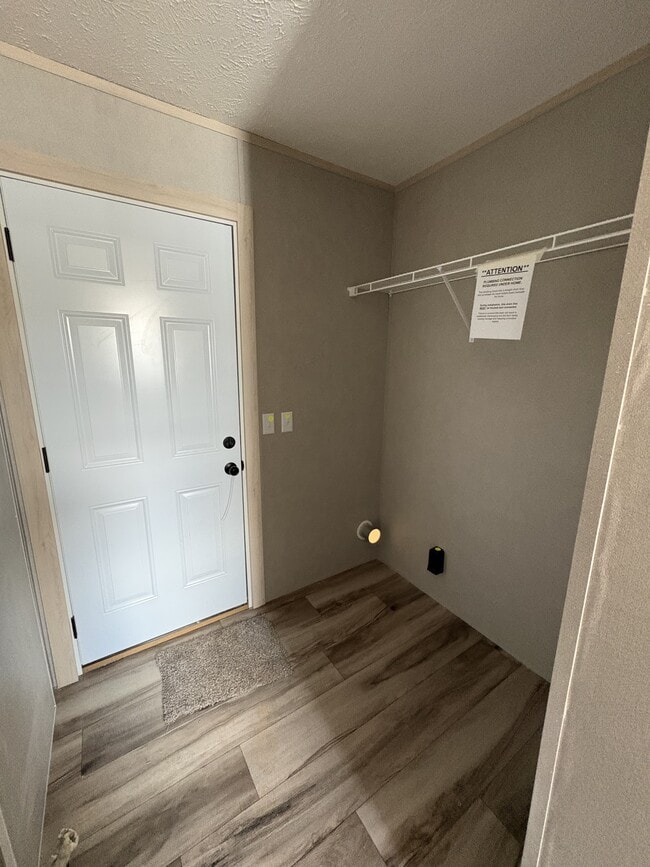 Building Photo - 507 Mercedes St