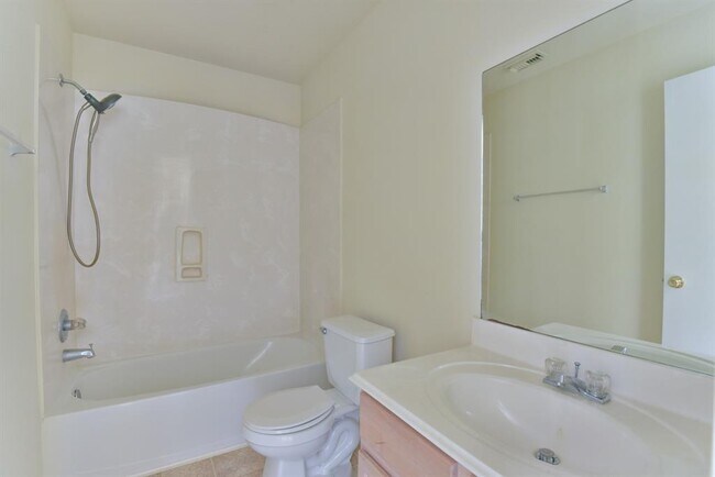 Building Photo - 5719 Clerkenwell Dr