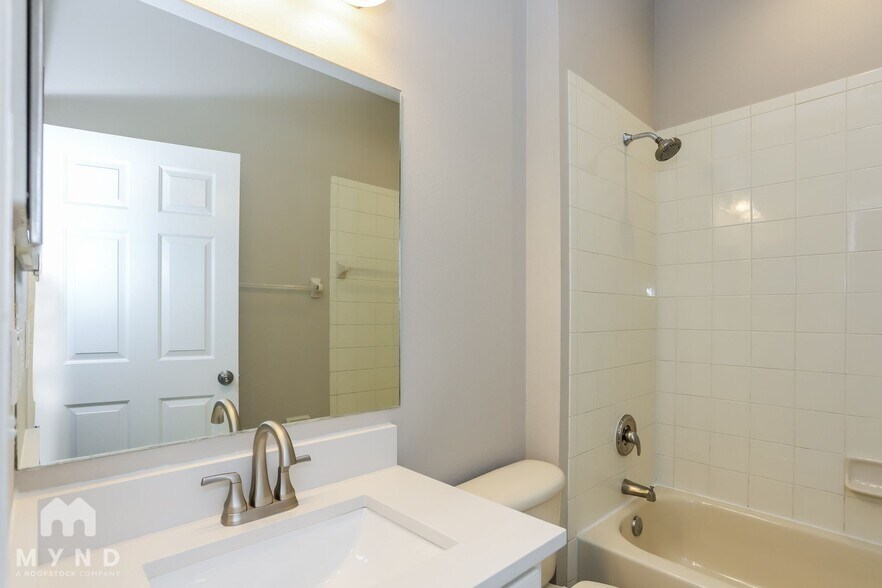 Building Photo - 713 Parsons Pointe St