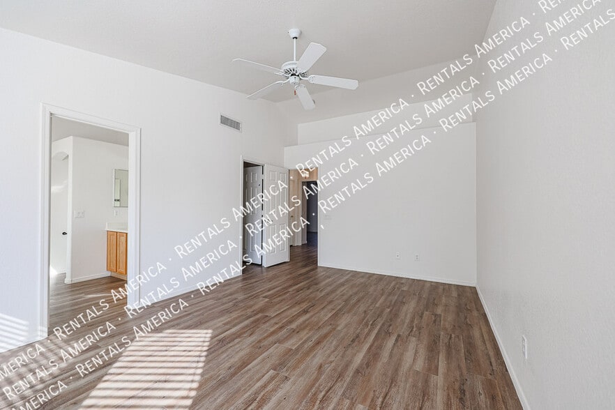 Building Photo - 5351 W Saragosa St