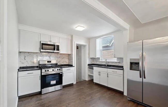 Building Photo - 11450 Minden Ave