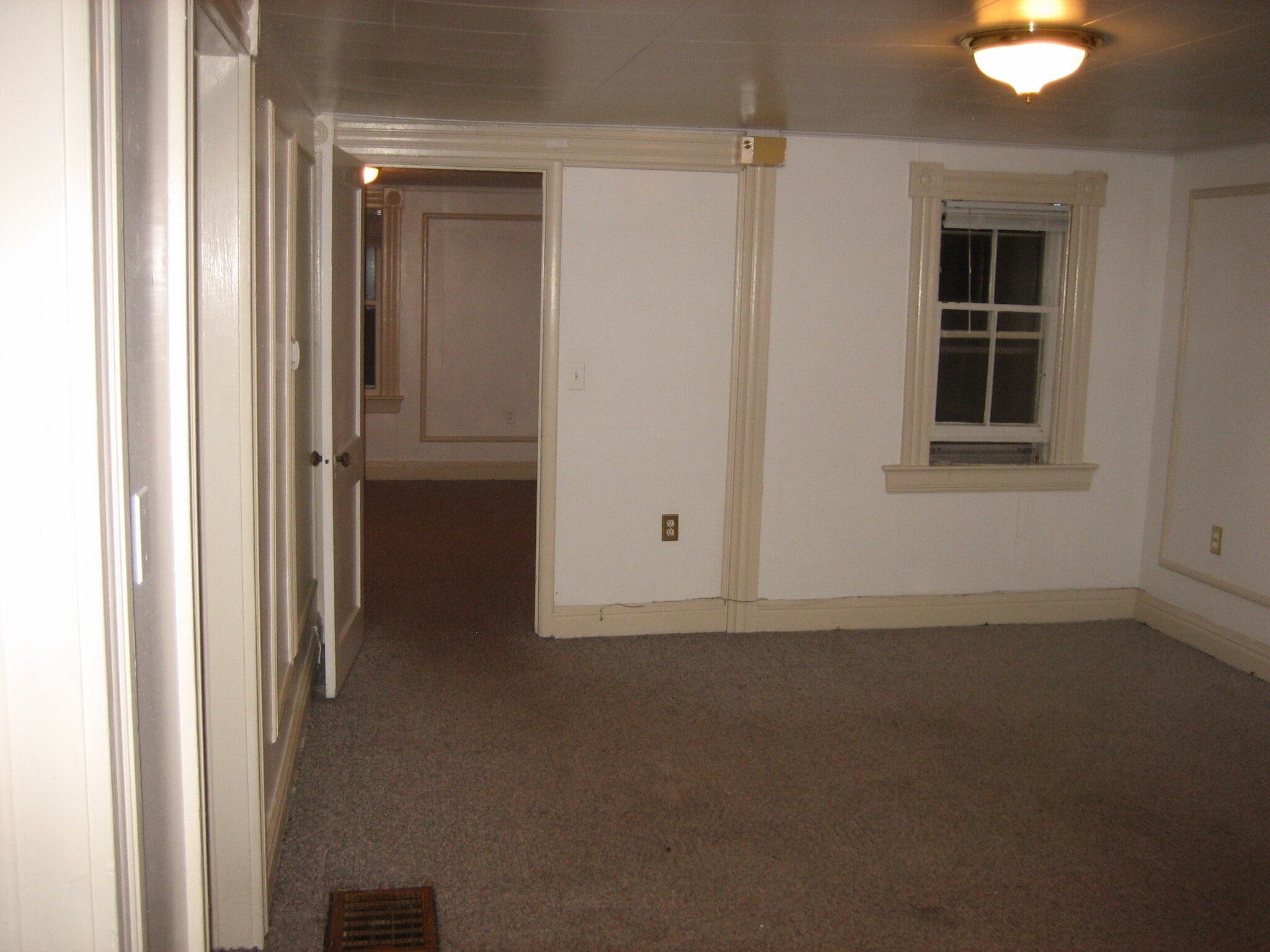 Building Photo - 56 Hartsen St
