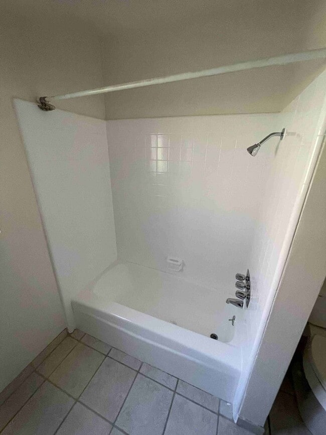 Building Photo - BEAUTIFUL FOUR BEDROOM TWO AND A HALF BATH HOME!